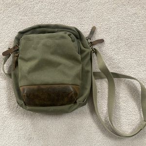 MEC cross body purse/bag